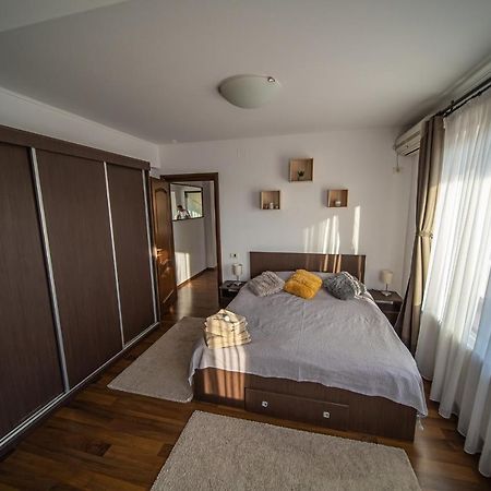 Apartament Tatu bar&grill Otopeni Bagian luar foto