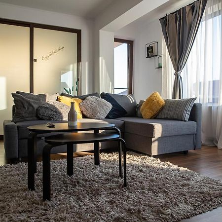 Apartament Tatu bar&grill Otopeni Bagian luar foto