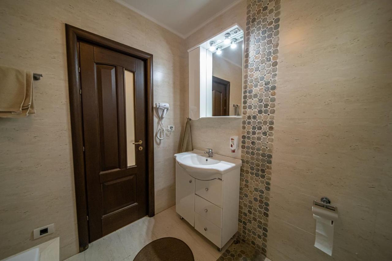 Apartament Tatu bar&grill Otopeni Bagian luar foto