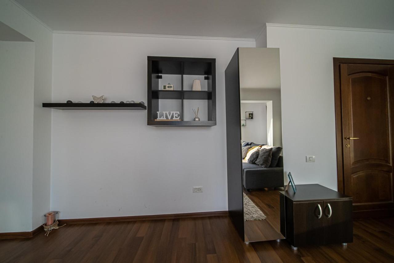 Apartament Tatu bar&grill Otopeni Bagian luar foto