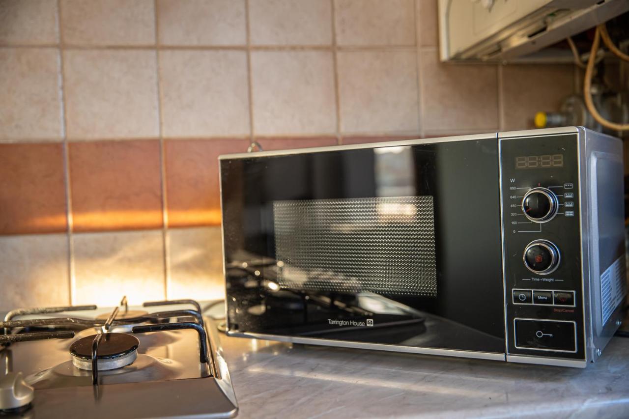 Apartament Tatu bar&grill Otopeni Bagian luar foto