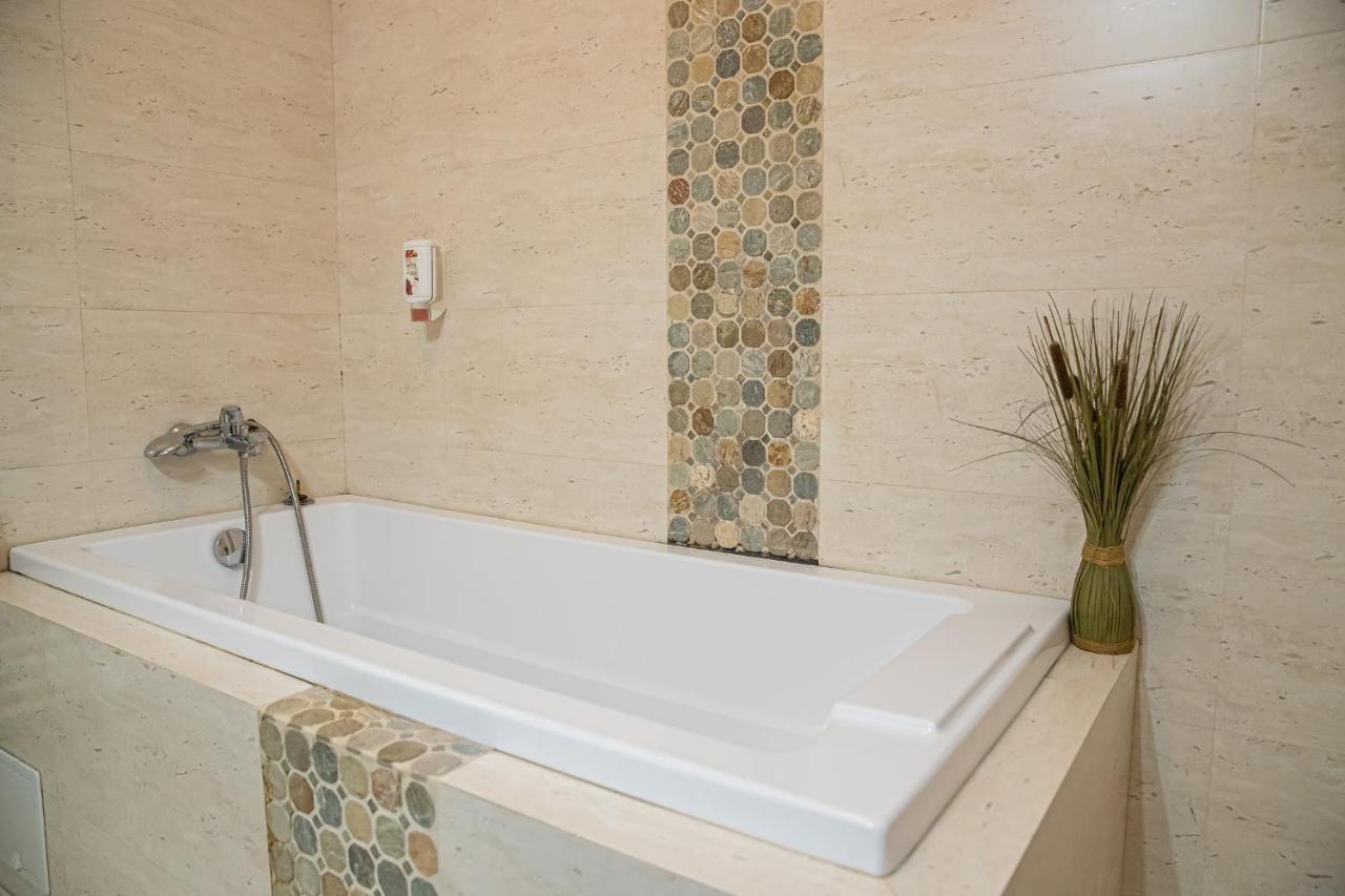 Apartament Tatu bar&grill Otopeni Bagian luar foto