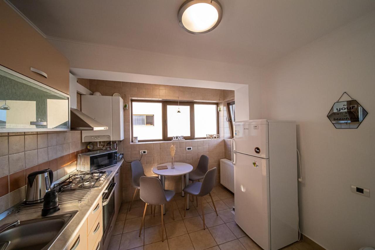 Apartament Tatu bar&grill Otopeni Bagian luar foto