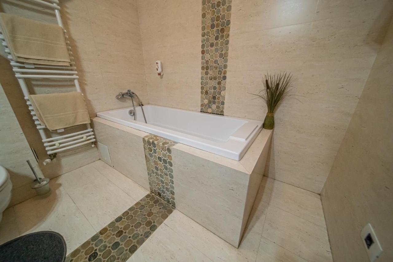 Apartament Tatu bar&grill Otopeni Bagian luar foto