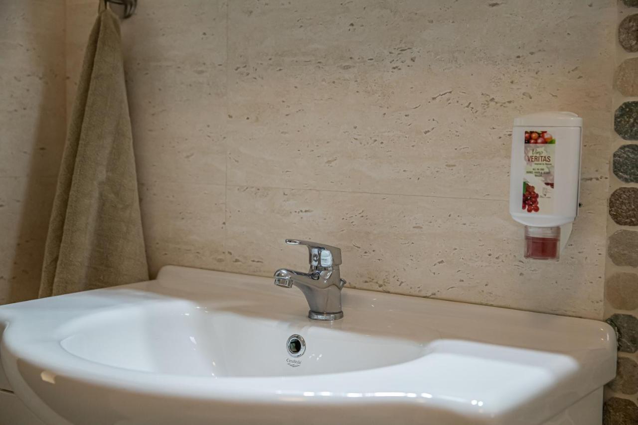Apartament Tatu bar&grill Otopeni Bagian luar foto
