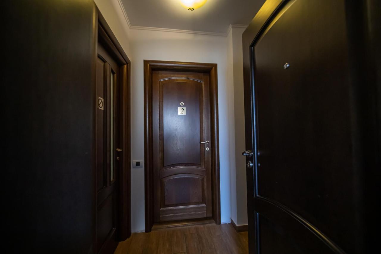 Apartament Tatu bar&grill Otopeni Bagian luar foto