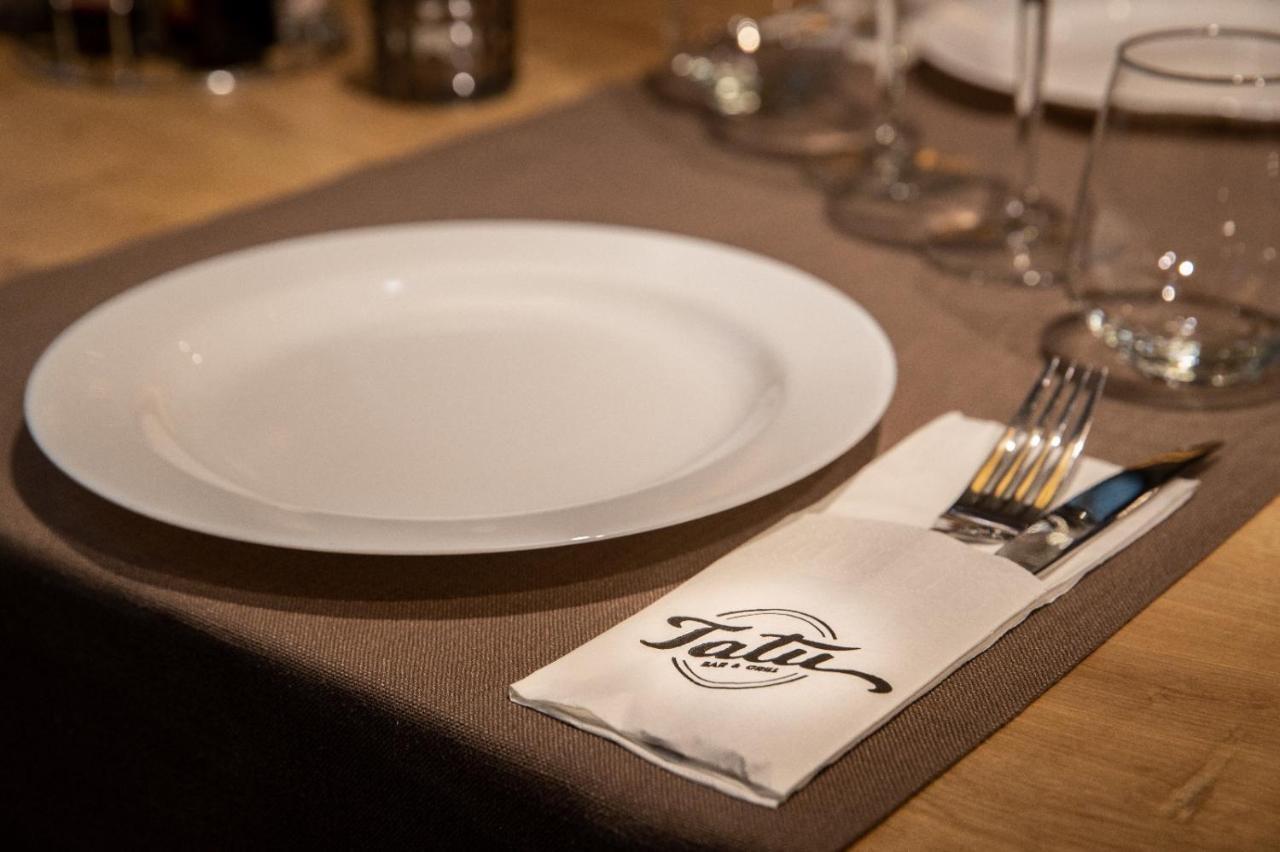 Apartament Tatu bar&grill Otopeni Bagian luar foto