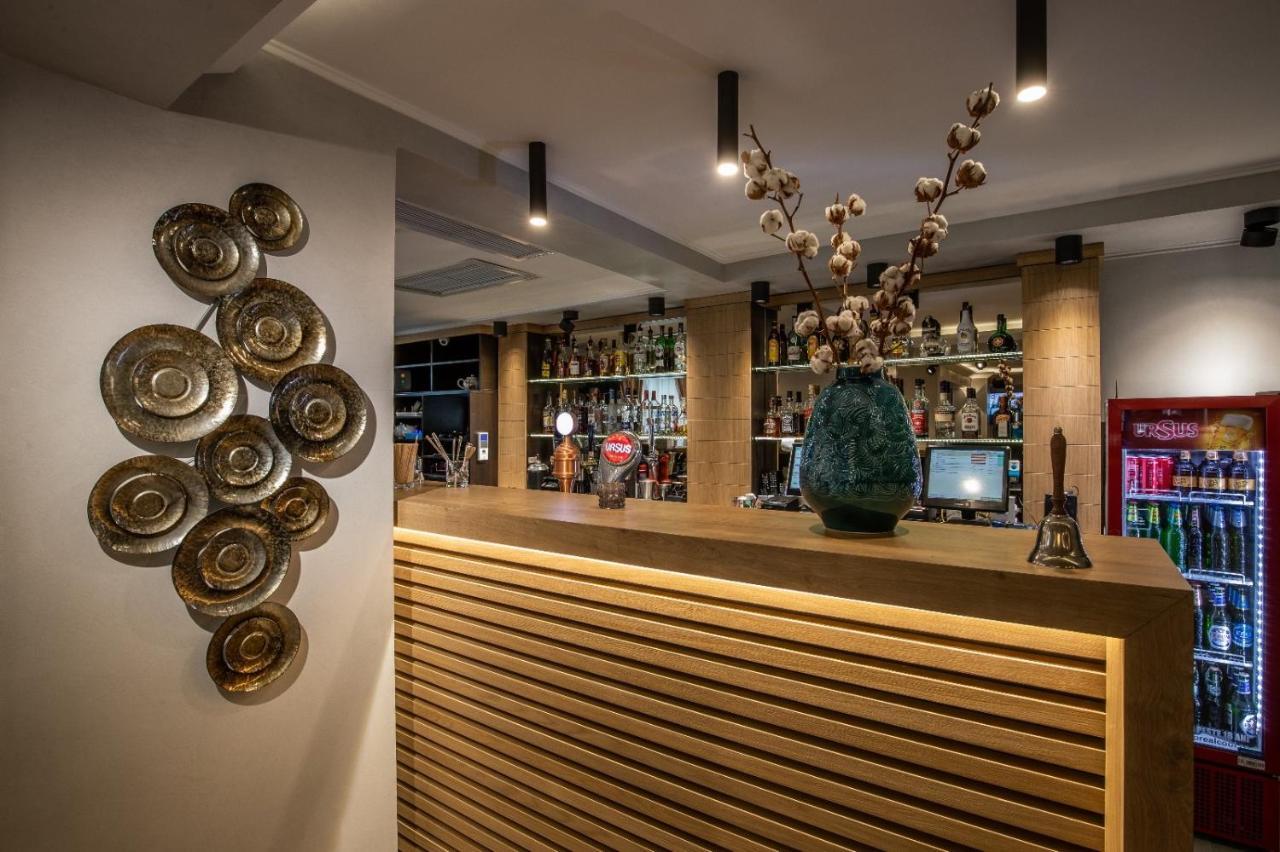 Apartament Tatu bar&grill Otopeni Bagian luar foto